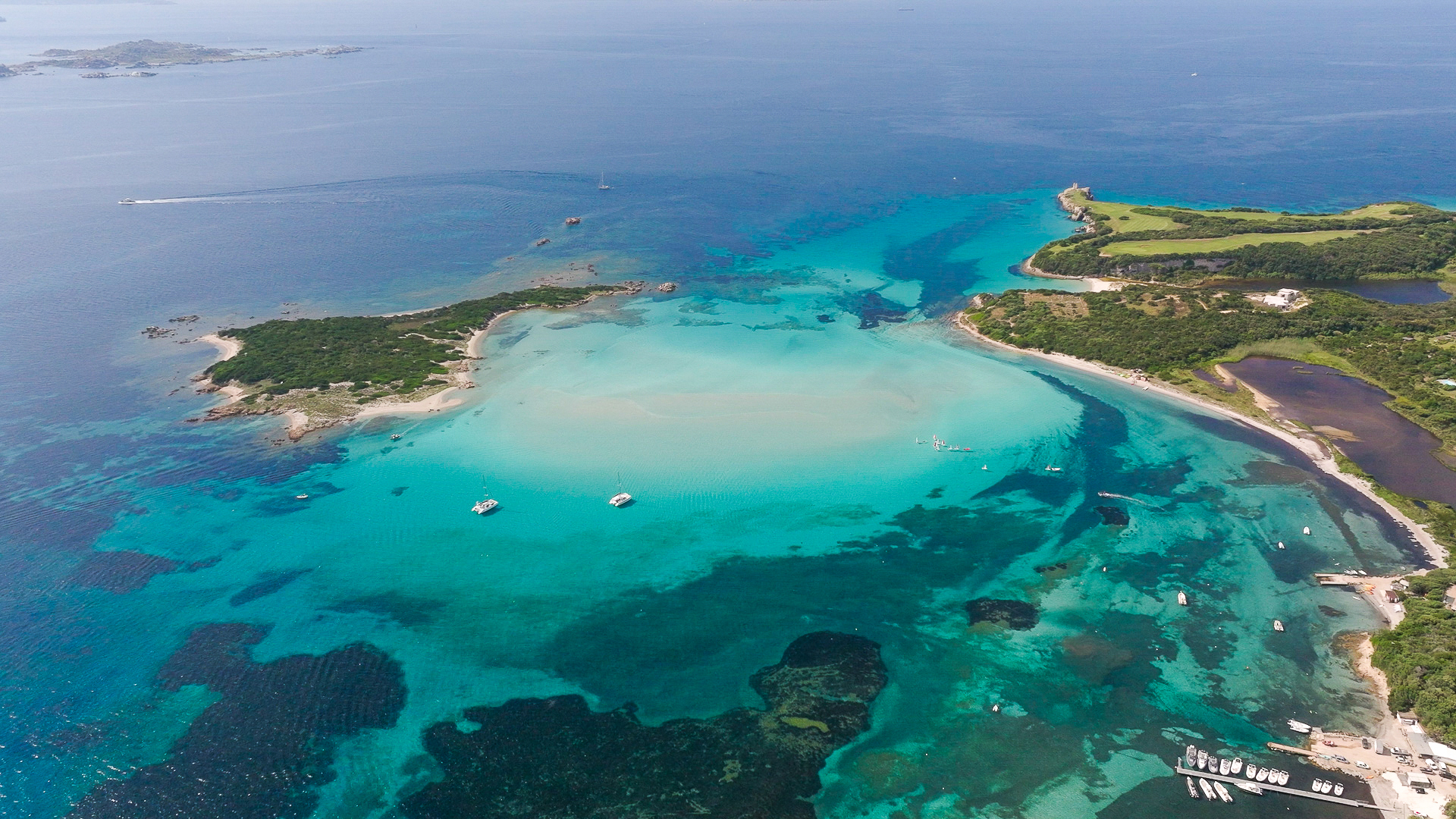 Location voilier et catamaran en Corse - mouillage de Pianterella